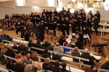 Ein Fest für die Ohren: Adventssingstunde der Zinzendorfschulen Ein Fest für die Ohren: Adventssingstunde der Zinzendorfschulen