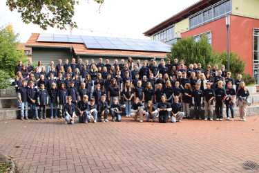 Herzlich Willkommen den neuen Fünftklässlerinnen und Fünftklässlern 2025 Herzlich Willkommen den neuen Fünftklässlerinnen und Fünftklässlern 2025