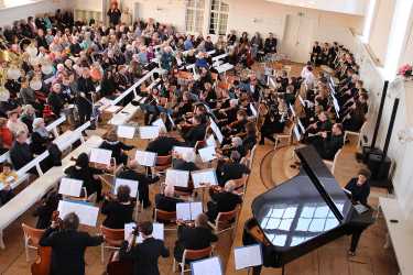 Beeindruckendes Schulkonzert begrüßt den Frühling Beeindruckendes Schulkonzert begrüßt den Frühling