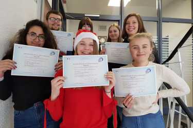 Wieder erfolgreiches Französischdiplom Wieder erfolgreiches Französischdiplom