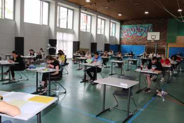 Abiturprüfung in der Sporthalle Abiturprüfung in der Sporthalle