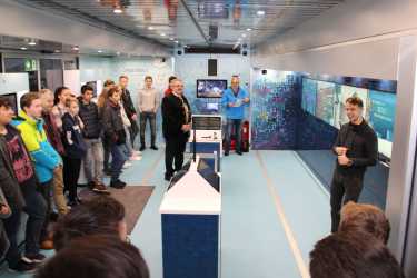 expedition d - Truck zeigt Schülern die Arbeitswelt von morgen expedition d - Truck zeigt Schülern die Arbeitswelt von morgen