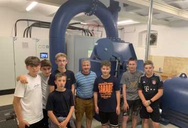 Technikgruppe der 8R besichtigt verschiedene Stationen der EGT AG Technikgruppe der 8R besichtigt verschiedene Stationen der EGT AG