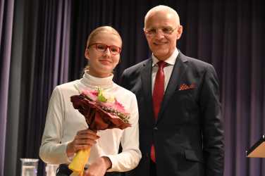 Bürgermeister ehrt Zinzendorfschüler*innen Bürgermeister ehrt Zinzendorfschüler*innen