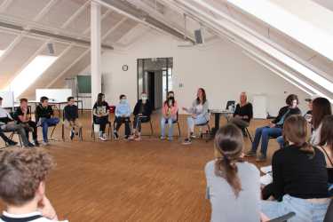 Fachstelle Sucht stellt sich den Siebtklässlern vor Fachstelle Sucht stellt sich den Siebtklässlern vor