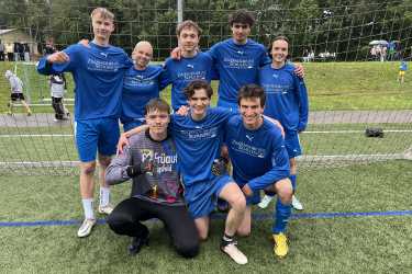 Zinzendorfschulen gewinnen das Fußballturnier der Schulen nach dramatischem Elfmeterschießen Zinzendorfschulen gewinnen das Fußballturnier der Schulen nach dramatischem Elfmeterschießen