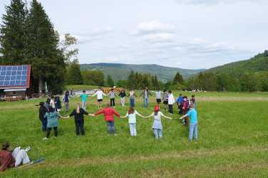 Hüttenwochenende: Drei Tage voller Lachen, Lagerfeuer und echter Gemeinschaft Hüttenwochenende: Drei Tage voller Lachen, Lagerfeuer und echter Gemeinschaft