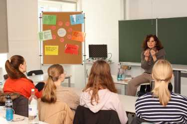 Sensibilisierung und Handlungssicherheit: Fachtag Kinderschutz mit hochkarätigen Expertinnen Sensibilisierung und Handlungssicherheit: Fachtag Kinderschutz mit hochkarätigen Expertinnen