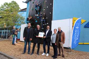 Neue Kletterwand eingeweiht Neue Kletterwand eingeweiht