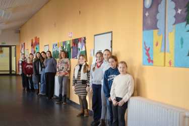 Runder Projektabschluss: Unsere Bilder hängen! Runder Projektabschluss: Unsere Bilder hängen!