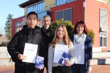 Zwei Gymnasiasten gewinnen beim Landeswettbewerb Mathematik Zwei Gymnasiasten gewinnen beim Landeswettbewerb Mathematik