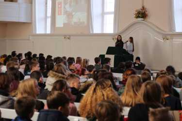 Zinzendorfschülerinnen helfen im Libanon Zinzendorfschülerinnen helfen im Libanon