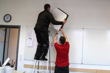 So sicher wie möglich durch die Pandemie mit Luftfilter und  Schnelltests  So sicher wie möglich durch die Pandemie mit Luftfilter und  Schnelltests