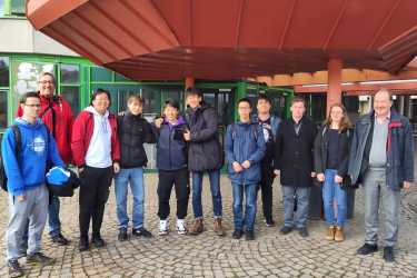 Fantastischer Erfolg beim Tag der Mathematik: Zinzendorfschüler ganz vorne unter 181 Schüler*innen aus Deutschland, Österreich und der Schweiz Fantastischer Erfolg beim Tag der Mathematik: Zinzendorfschüler ganz vorne unter 181 Schüler*innen aus Deutschland, Österreich und der Schweiz