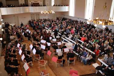 Frühjahrskonzert lockt die Sonne hervor Frühjahrskonzert lockt die Sonne hervor