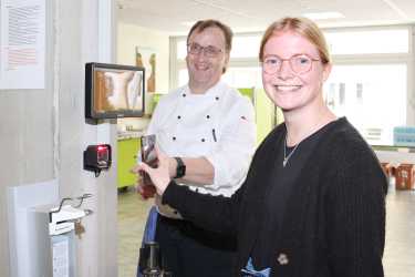 Mensa wieder mit Salatbuffet und neuem Anmeldesystem Mensa wieder mit Salatbuffet und neuem Anmeldesystem