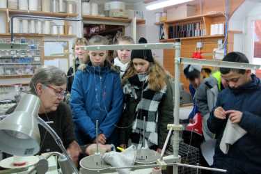 Realschüler besichtigen Textilmanufaktur Natur & Co Realschüler besichtigen Textilmanufaktur Natur & Co