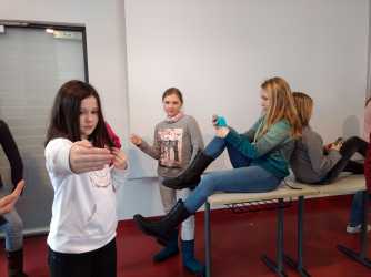 Ohne Netz im Märchenwald – Produktion der Unterstufen Theater AG  Ohne Netz im Märchenwald – Produktion der Unterstufen Theater AG