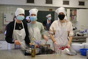 Lieblingsgerichte mit Gemüse aufgewertet: Zinzendorfschulen machen mit beim Tag der Schulverpflegung Lieblingsgerichte mit Gemüse aufgewertet: Zinzendorfschulen machen mit beim Tag der Schulverpflegung