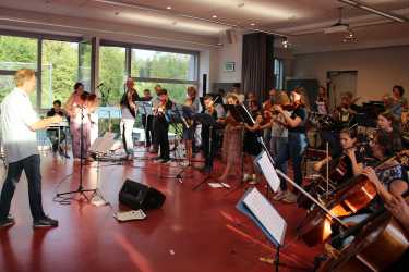 Sommerserenade verbreitet trotz  launischem Wetter Sommerlaune  Sommerserenade verbreitet trotz  launischem Wetter Sommerlaune