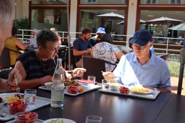 Besuch aus Südafrika an den Zinzendorfschulen Besuch aus Südafrika an den Zinzendorfschulen