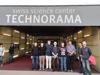 Physik-Leistungskurs erlebt faszinierende Experimente Physik-Leistungskurs erlebt faszinierende Experimente