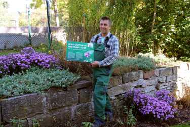 Gärtnern ohne Torf schützt die Umwelt : Zinzendorfschulen bekommen NABU-Plakette Gärtnern ohne Torf schützt die Umwelt : Zinzendorfschulen bekommen NABU-Plakette