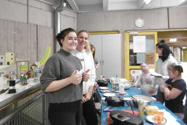 Angehende Erzieher bereiten Carl-Orff-Schülern Weihnachtsfreuden Angehende Erzieher bereiten Carl-Orff-Schülern Weihnachtsfreuden