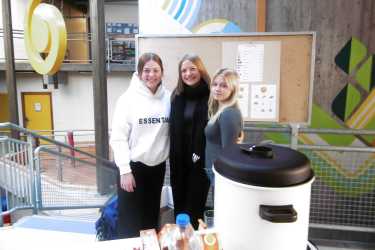 Weihnachtsstraße in der Carl-Orff-Schule Weihnachtsstraße in der Carl-Orff-Schule