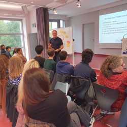 Internationalität im Fokus: Pädagogischer Austausch der Internate Vereinigung an den Zinzendorfschulen Internationalität im Fokus: Pädagogischer Austausch der Internate Vereinigung an den Zinzendorfschulen