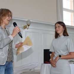 Jede Menge Preise für Abiturient*innen der Zinzendorfschulen Jede Menge Preise für Abiturient*innen der Zinzendorfschulen