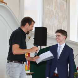 Jede Menge Preise für Abiturient*innen der Zinzendorfschulen Jede Menge Preise für Abiturient*innen der Zinzendorfschulen