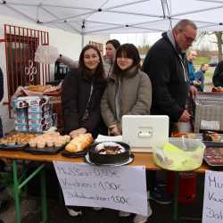 Jeder Schritt ist Geld: Schüler*innen laufen Runde um Runde für den guten Zweck durch den Wald Jeder Schritt ist Geld: Schüler*innen laufen Runde um Runde für den guten Zweck durch den Wald