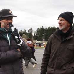 Jeder Schritt ist Geld: Schüler*innen laufen Runde um Runde für den guten Zweck durch den Wald Jeder Schritt ist Geld: Schüler*innen laufen Runde um Runde für den guten Zweck durch den Wald