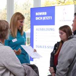 JOBwärts! schafft Durchblick im Dickicht der Berufswelt JOBwärts! schafft Durchblick im Dickicht der Berufswelt
