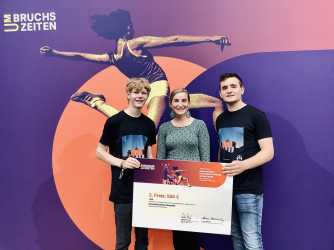 Jonas Mayer und Linus Fraas (Klasse 11a) gewinnen im bundesweiten Jugendwettbewerb „Umbruchszeiten“ Jonas Mayer und Linus Fraas (Klasse 11a) gewinnen im bundesweiten Jugendwettbewerb „Umbruchszeiten“