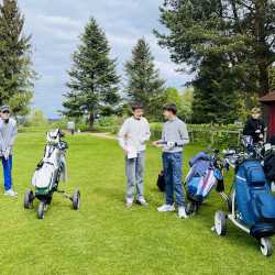 Jugend trainiert für Olympia: Zinzendorf-Golfer für Landesfinale qualifiziert Jugend trainiert für Olympia: Zinzendorf-Golfer für Landesfinale qualifiziert
