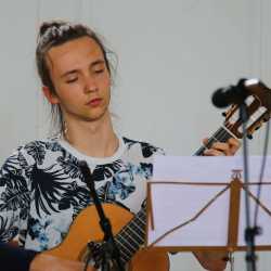 Kirchensaal wird zur Kulisse von Unterwelt und strahlenden Helden Kirchensaal wird zur Kulisse von Unterwelt und strahlenden Helden