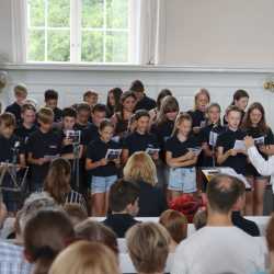 Kirchensaal wird zur Kulisse von Unterwelt und strahlenden Helden Kirchensaal wird zur Kulisse von Unterwelt und strahlenden Helden
