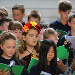 Kirchensaal wird zur Kulisse von Unterwelt und strahlenden Helden Kirchensaal wird zur Kulisse von Unterwelt und strahlenden Helden