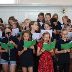 Kirchensaal wird zur Kulisse von Unterwelt und strahlenden Helden Kirchensaal wird zur Kulisse von Unterwelt und strahlenden Helden