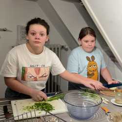 Koch-AG im Internat trifft sich regelmäßig Koch-AG im Internat trifft sich regelmäßig