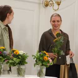 Kollegium verabschiedet sich von geschätzten Mitarbeitenden Kollegium verabschiedet sich von geschätzten Mitarbeitenden