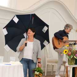 Kollegium verabschiedet sich von geschätzten Mitarbeitenden Kollegium verabschiedet sich von geschätzten Mitarbeitenden