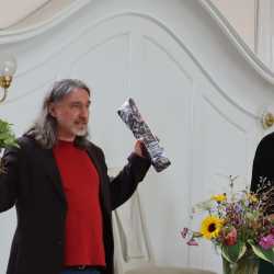 Kollegium verabschiedet sich von geschätzten Mitarbeitenden Kollegium verabschiedet sich von geschätzten Mitarbeitenden