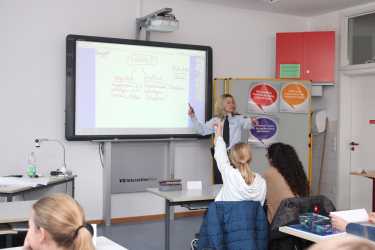 Kommissarin klärt über Cybermobbing auf Kommissarin klärt über Cybermobbing auf