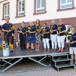 Kunterbuntes Schulfest bei strahlendem Sonnenschein Kunterbuntes Schulfest bei strahlendem Sonnenschein