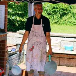 Kunterbuntes Schulfest bei strahlendem Sonnenschein Kunterbuntes Schulfest bei strahlendem Sonnenschein