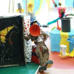 Kunterbuntes Schulfest bei strahlendem Sonnenschein Kunterbuntes Schulfest bei strahlendem Sonnenschein