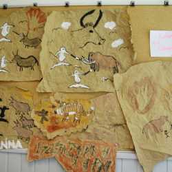 Kunterbuntes Schulfest bei strahlendem Sonnenschein Kunterbuntes Schulfest bei strahlendem Sonnenschein